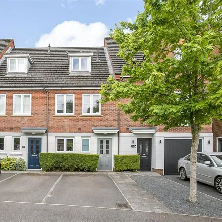 Image 1 - Halton Road, Caterham on the Hill, CR8 5GN, United Kingdom - Townhouse for rent