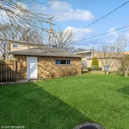Image 2 - 6100 North Keating Avenue, Chicago, IL 60646, USA - House for sale