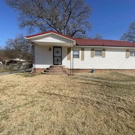 Buy this 3 bed house on Butterworth Avenue in Dyersburg, TN 38024