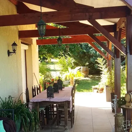 Rent this 4 bed house on Monbazillac in Jouhan, D 14 E