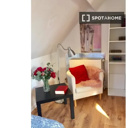 Rent this 13 bed room on Rue de la Consolation - Trooststraat 105 in 1030 Schaerbeek - Schaarbeek, Belgium