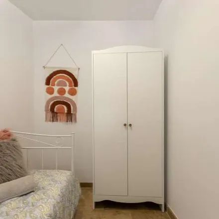 Rent this 2 bed apartment on Repsol in Avinguda de Peris i Valero, 89A