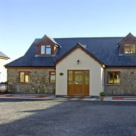 Rent this 4 bed house on Capel Teilo Road in Carmarthenshire, SA17 4RN
