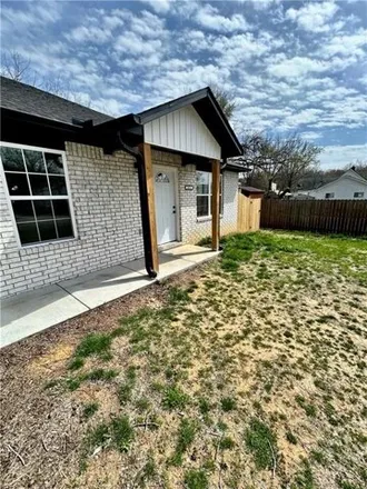 Buy this studio house on 506 North Oak Hill Street in Twin Springs, Siloam Springs