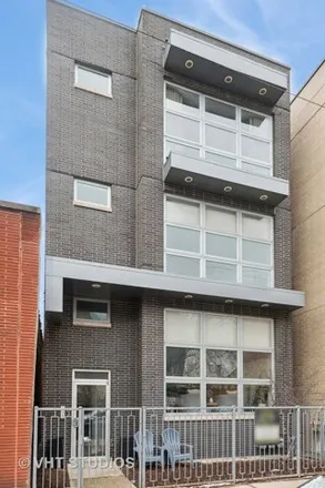 Buy this 4 bed condo on 2207 West Belmont Avenue in Chicago, IL 60618