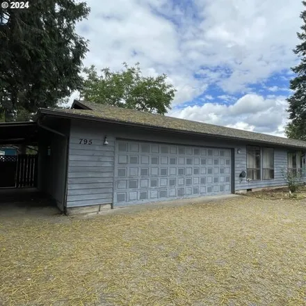 Buy this 3 bed house on 795 H St in Washougal, Washington