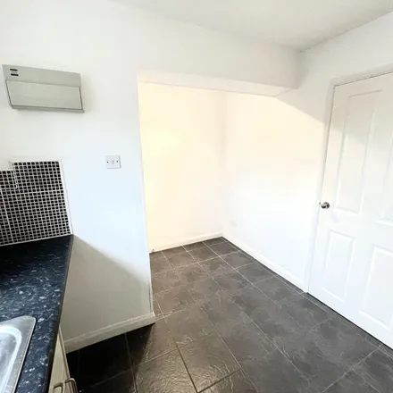 Rent this 2 bed townhouse on Lindholme Gardens in Sheffield, S20 6TD