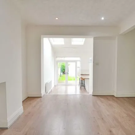 Image 5 - 393 Southmead Road, Bristol, BS10 5LT, United Kingdom - Townhouse for rent