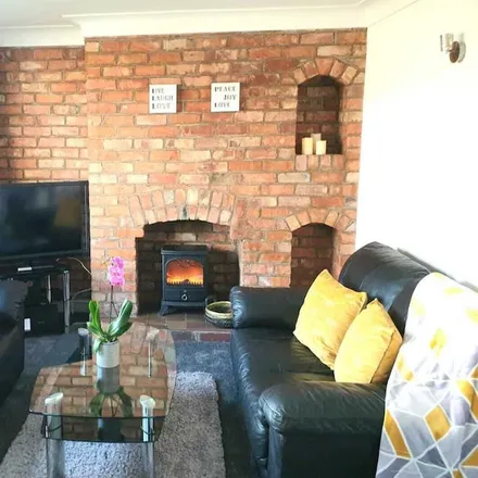 Rent this 3 bed house on Upton-by-Chester in CH2 1RJ, United Kingdom
