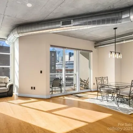 Image 9 - Courtside Condominiums, 505 East 6th Street, Charlotte, NC 28202, USA - Condo for sale