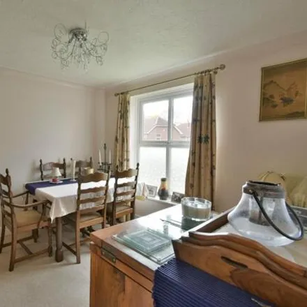 Image 6 - 11 Beacon Hill, Bexhill-on-Sea, TN39 5DF, United Kingdom - House for sale