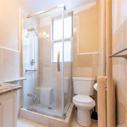 Image 7 - 58-40 43rd Avenue, New York, NY 11377, USA - Townhouse for sale