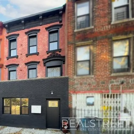 Image 1 - 114 Patchen Avenue, New York, NY 11221, USA - House for sale