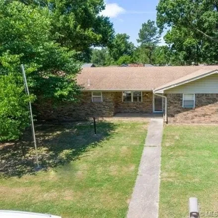 Buy this 3 bed house on 916 Colonial Dr in Pryor, Oklahoma