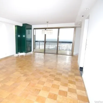 Image 2 - North Shore Towers Building 2, 73rd Avenue, New York, NY 11004, USA - Apartment for sale
