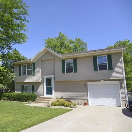 Buy this 3 bed house on 814 Catlin Street in Ottawa, IL 61350