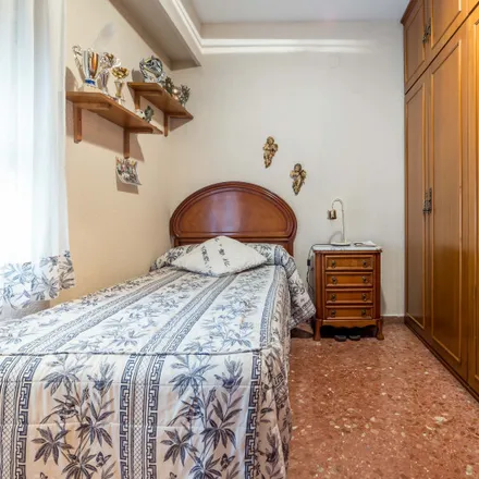 Rent this 4 bed room on Carrer d'Aiora in 30, 46018 Valencia