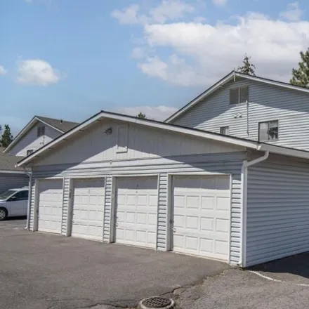 Buy this 2 bed condo on 1630 SE Tempest Dr Unit 15 in Bend, Oregon
