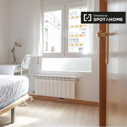 Rent this 4 bed room on Calle de la Alcarria in 50, 28915 Leganés