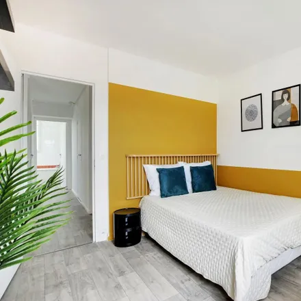 Rent this 1 bed apartment on Bâtiment J in 2-6 Rue Jean Mermoz, 94270 Le Kremlin-Bicêtre