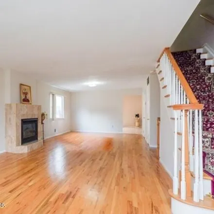 Image 7 - 42 Getz Avenue, New York, NY 10312, USA - Duplex for sale