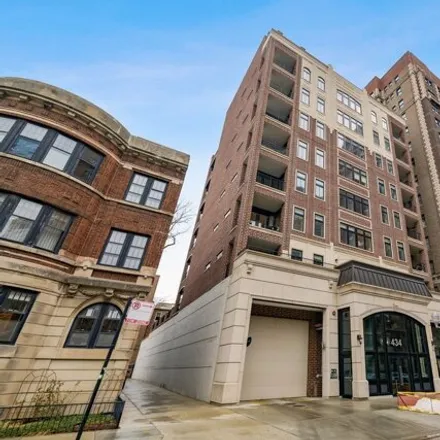 Rent this 2 bed apartment on 442 West Melrose Street in Chicago, IL 60657