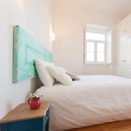 Rent this 2 bed room on Rua da Barroca 122 in 124, 126
