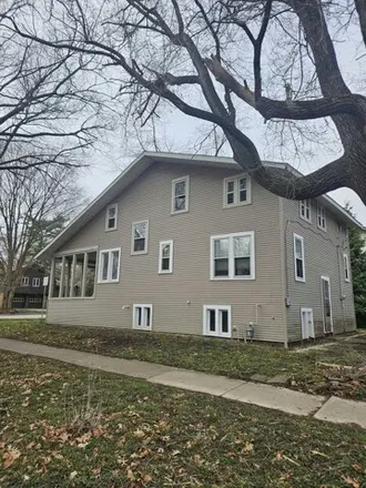 Image 3 - 412 West John Street, Champaign, IL 61821, USA - House for sale