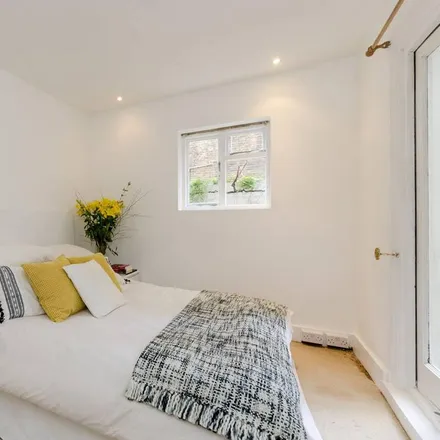 Rent this 2 bed apartment on 26 Fairholme Road in London, W14 9JS