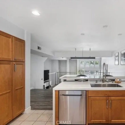 Image 7 - 22225 Erwin Street, Los Angeles, CA 91367, USA - House for sale