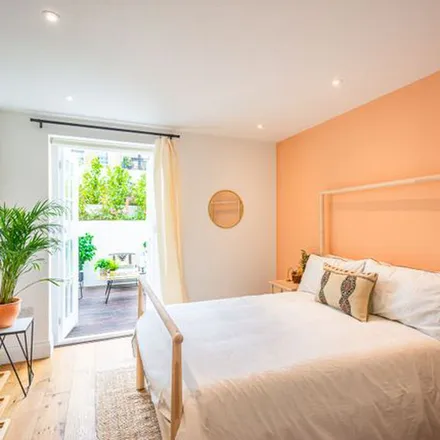 Rent this 3 bed apartment on 63 Mortimer Road in De Beauvoir Town, London