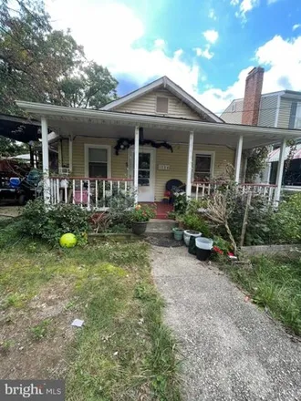Buy this 3 bed house on 1724 South Edgewood Street in Arlington, VA 22204