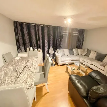 Image 2 - 103 Church Road, Potters Bar, EN6 1EY, United Kingdom - Apartment for rent