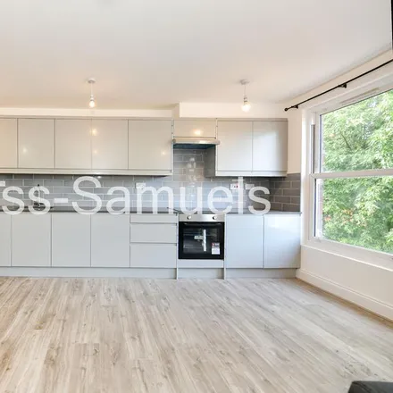 Rent this 6 bed townhouse on 49 Lockesfield Place in Cubitt Town, London