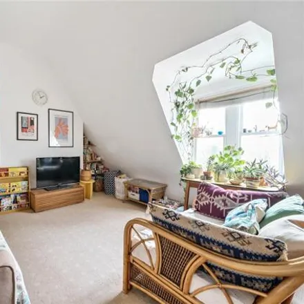 Image 2 - Crystal Palace Park Road, London, SE26 6UR, United Kingdom - Apartment for sale