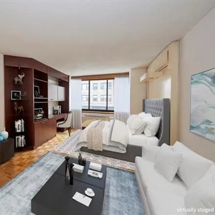 Image 1 - 250 EAST 40TH STREET 3C in New York - Apartment for sale