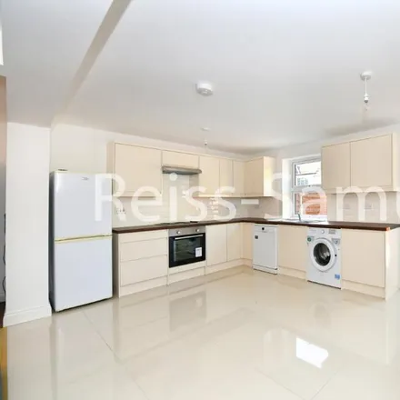 Rent this 6 bed townhouse on 49 Lockesfield Place in Cubitt Town, London