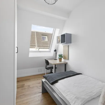 Rent this 6 bed room on Turiner Straße 5 in 13347 Berlin, Germany