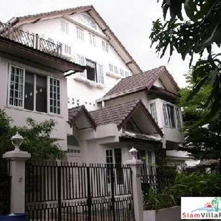 Rent this 6 bed house on Phirom Garden in 11, Soi Sukhumvit 41