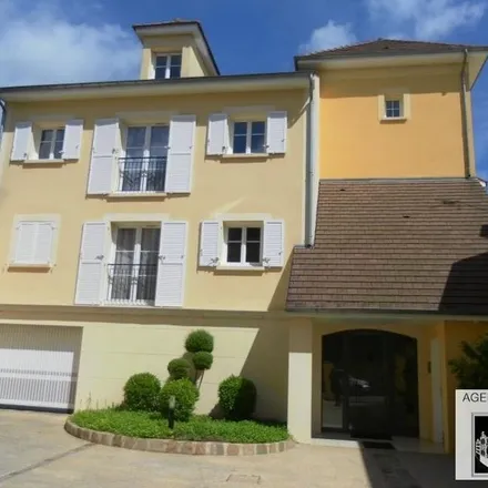 Rent this 2 bed apartment on Route Forestière des Carrières in 91370 Verrières-le-Buisson, France