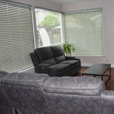 Rent this 4 bed house on San Jose