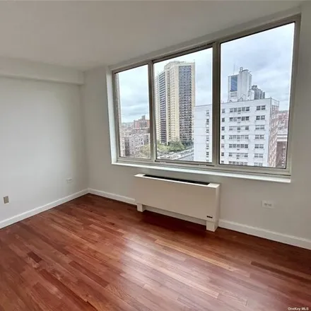 Image 6 - The Windsor, 107-24 71st Road, New York, NY 11375, USA - Condo for sale
