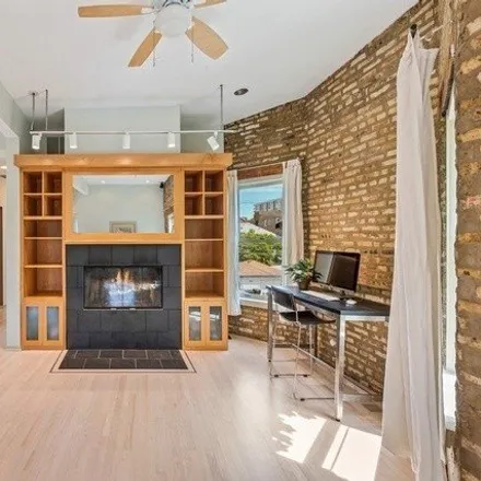 Image 7 - 1228 West Glenlake Avenue, Chicago, IL 60660, USA - House for sale