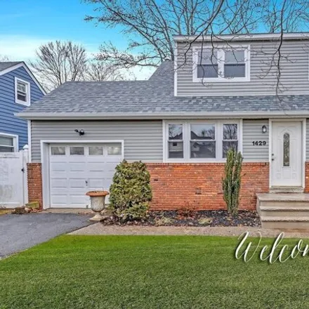 Buy this 4 bed house on 1401 Edwin Place in Plainfield, NJ 07062