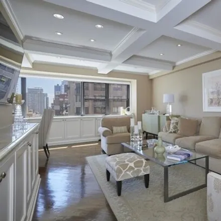 Image 2 - 182 East 73rd Street, New York, NY 10021, USA - Apartment for sale