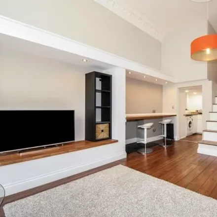 Image 3 - Hilltop Hotel, 26 Pembridge Gardens, London, W2 4EN, United Kingdom - Apartment for sale