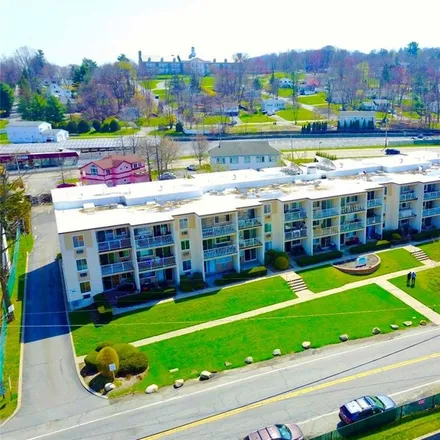 Buy this 3 bed condo on 141 East Lake Boulevard in Mahopac, NY 10541