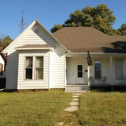 Buy this 2 bed house on 750 East Carroll Street in Macomb, IL 61455