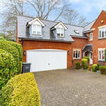 Buy this 5 bed house on Hunters Chase in Chipping Ongar, CM5 9DQ