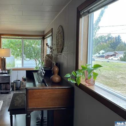 Image 3 - 1102 Craig Avenue, Port Angeles, WA 98362, USA - House for sale